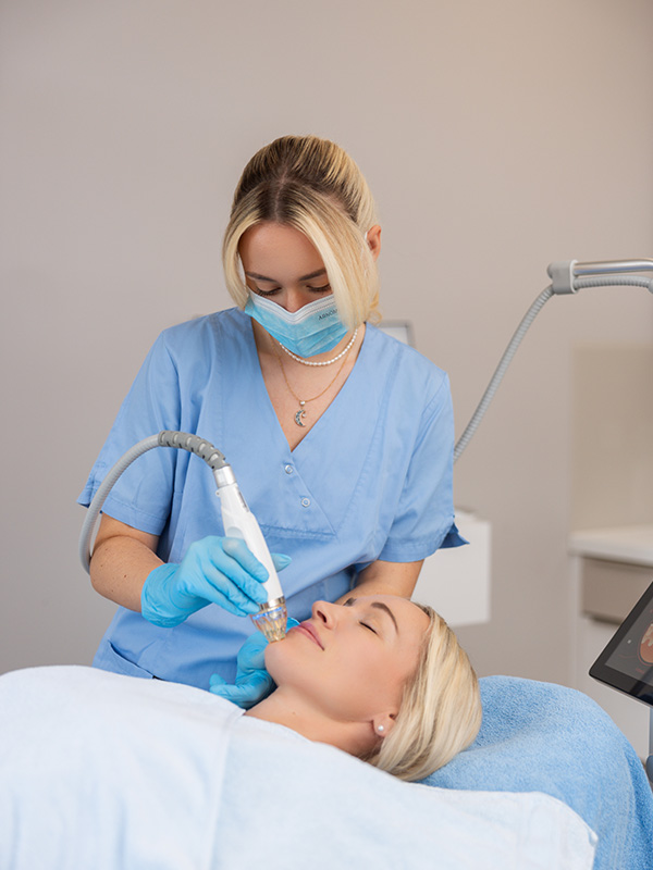RF-Microneedling: Radiofrequenz-Microneedling in der Hautarztpraxis Dr. Zorn in Kronberg