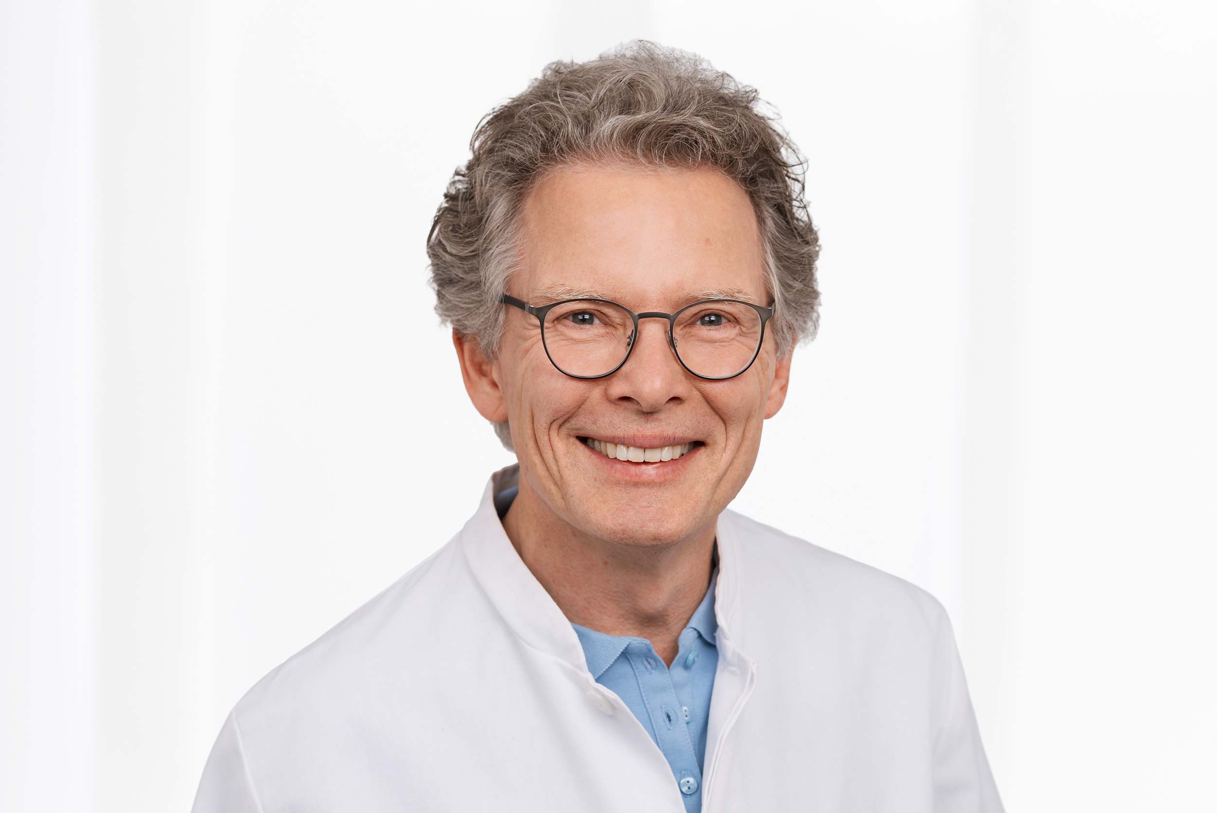 Prof. Dr. Menke: Facharzt für ästhetische und plastische Chirurgie, Experte für Augenlidstraffungen in Kronberg und Umgebung