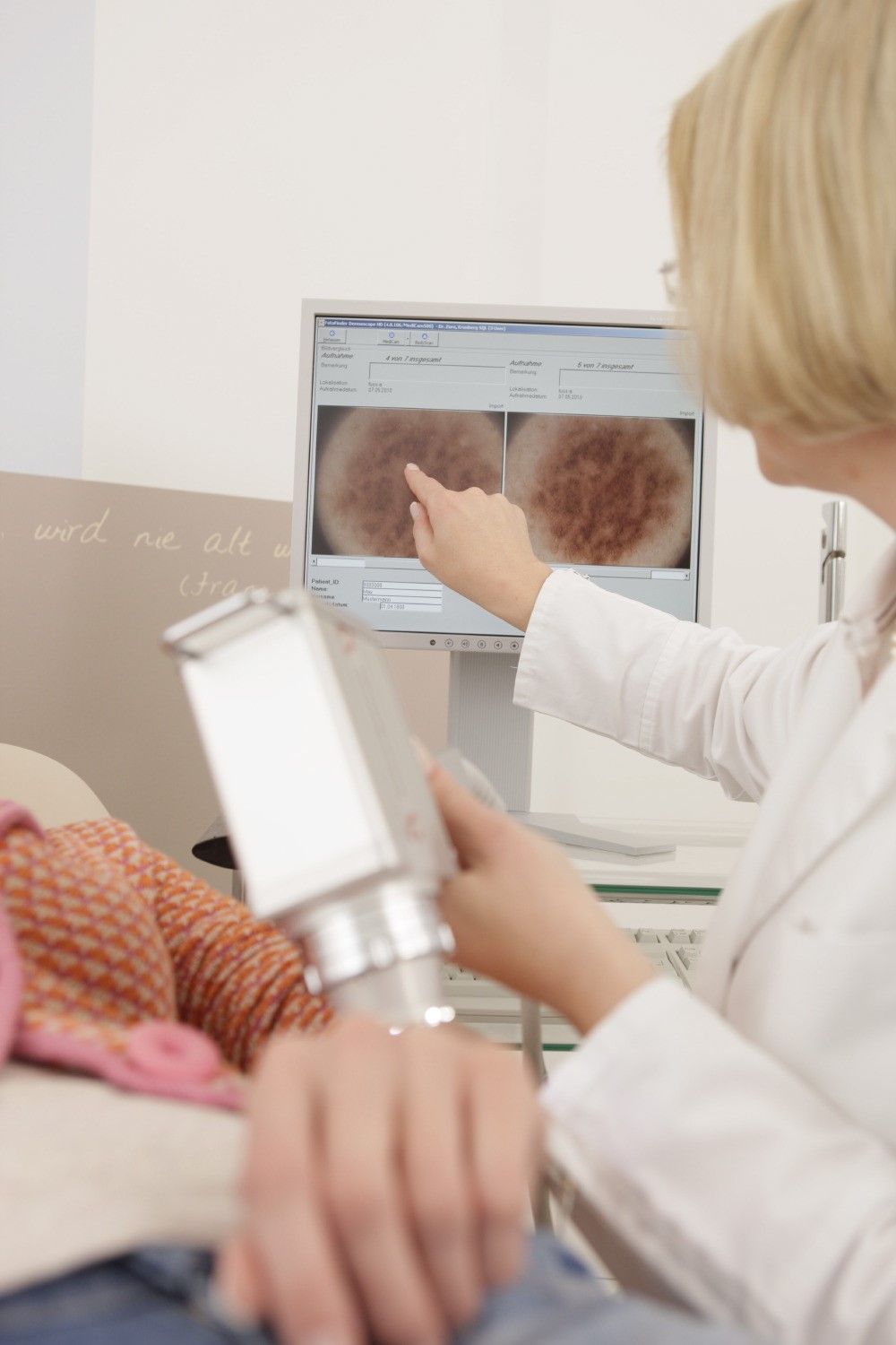 Hautkrebscorsorge mit dem Fotofinder - Selbstzahlerleistung für Patienten der Hautarztpraxis Dr. Zorn in Kronberg bei Königstein