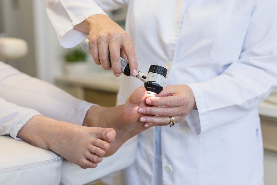 Nagelpilz Kind Therapie Hautarzt Kronberg bei Koenigstein