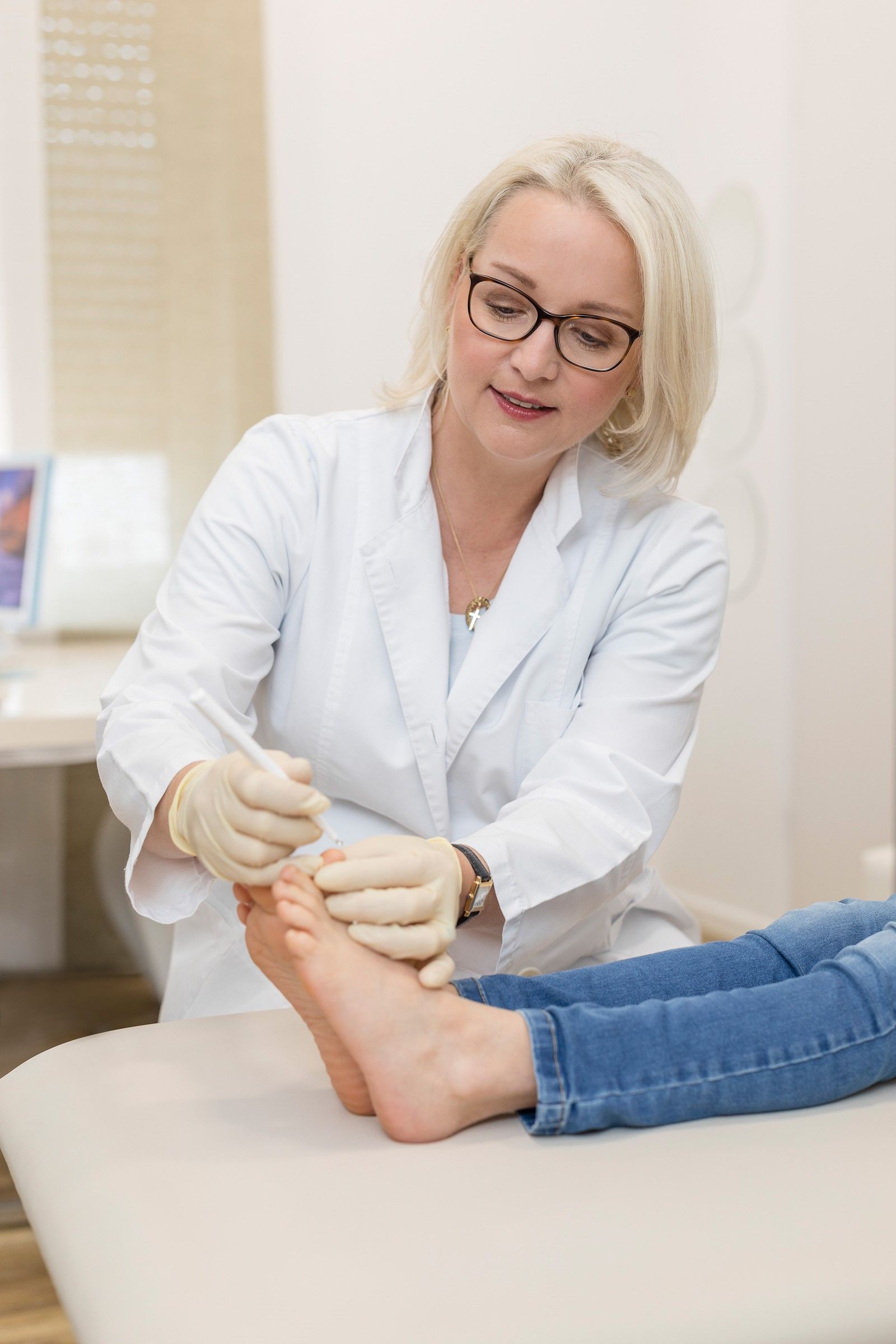 Fußpilz Tinea Pedis Untersuchung Hautarzt beim Kind